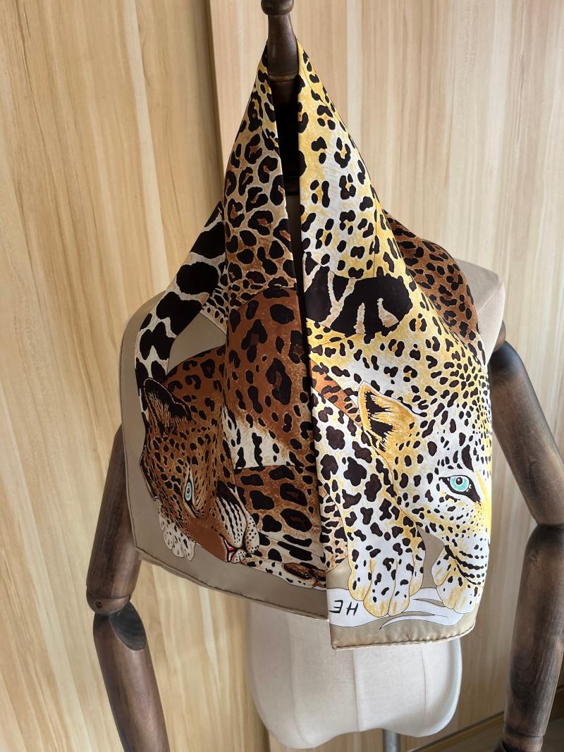Scarves 2021 Arrival Fashion Elegant Head Scarf Leopard Design 100% Silk 90*90 Cm Square Shawl Twill Wrap For Women Lady Girl, Blue;gray
Scarves 2021 Arrival Fashion Elegant Head Scarf Leopard Design 100% Silk 90*90 Cm Square Shawl Twill Wrap For Women Lady Girl, Blue;gray