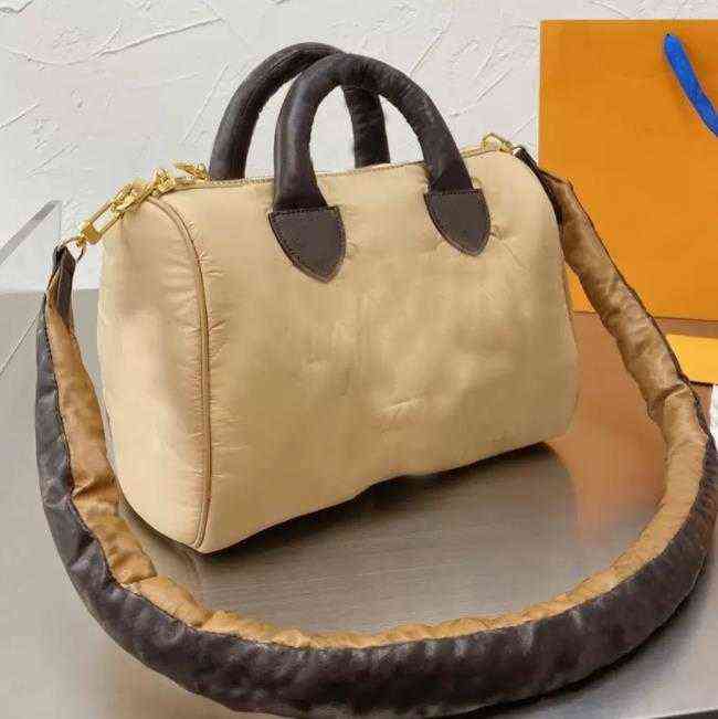 Winter Feather Speedy Pillow Bag Women Crossbody Handbags Purse Large Capacity Light-weight Tot Travel Duffel Soft Shoulder Bags
Winter Feather Speedy Pillow Bag Women Crossbody Handbags Purse Large Capacity Light-weight Tot Travel Duffel Soft Shoulder Bags