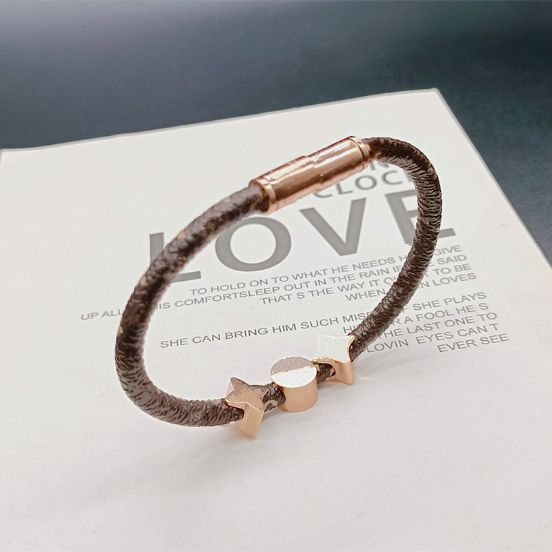 Titanium steel rose gold leather Charm Bracelets women flower diamond letter V designer wedding social anniversary gift jewelry
Titanium steel rose gold leather Charm Bracelets women flower diamond letter V designer wedding social anniversary gift jewelry