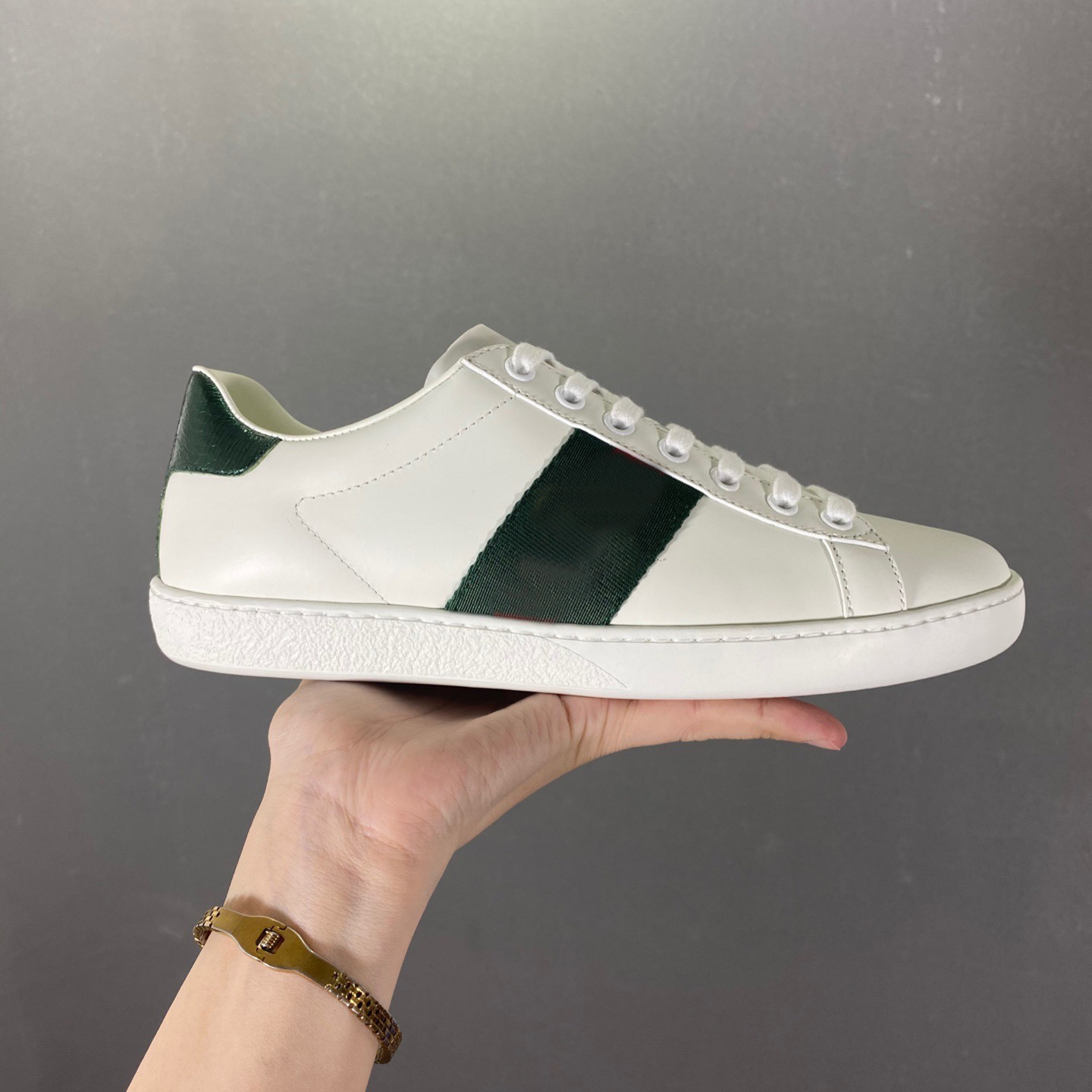 2022 Ace Bee Casual Shoes Dress Flats Designer Sneakers For Men Women Fashion Luxury Stripes Red Green Soles Leather Trainers Chaussures Lace up Trend
2022 Ace Bee Casual Shoes Dress Flats Designer Sneakers For Men Women Fashion Luxury Stripes Red Green Soles Leather Trainers Chaussures Lace up Trend