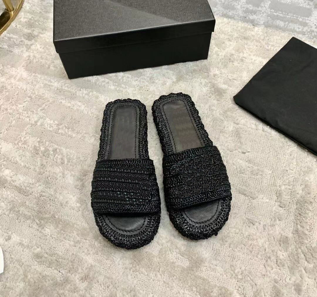 Top fashion slippers, women's sandals, designer shoes, luxury, handmade slippers, sheepskin lining, Pu outsole. 35-40,045
Top fashion slippers, women's sandals, designer shoes, luxury, handmade slippers, sheepskin lining, Pu outsole. 35-40,045