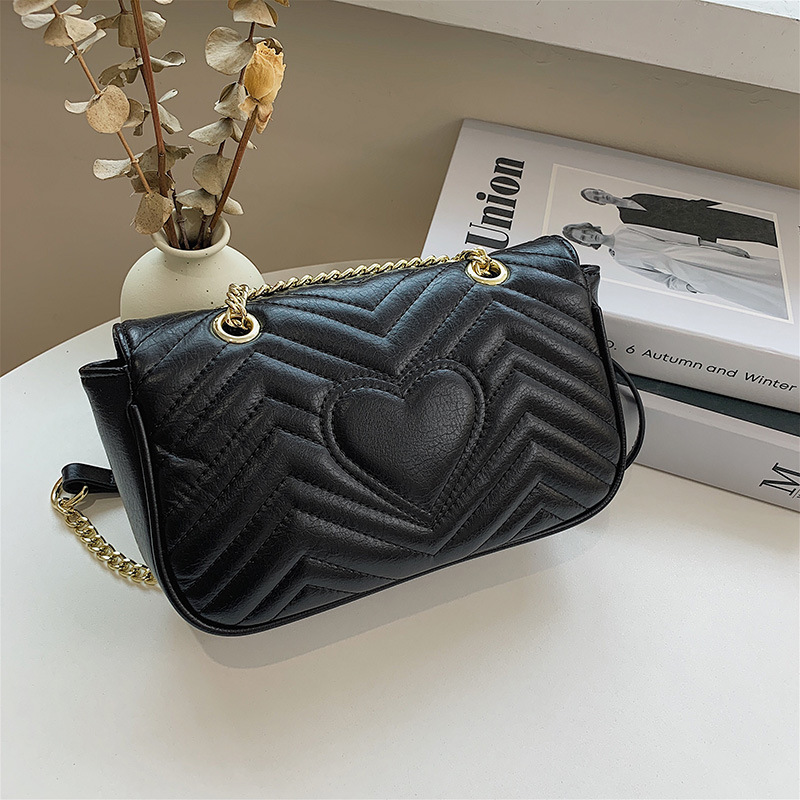 Wholesale factory ladies leathers shoulder bags with high quality styling sewing fashion backpack classic embossed leather chain bag clamshell striped handbag, White 1613
Wholesale factory ladies leathers shoulder bags with high quality styling sewing fashion backpack classic embossed leather chain bag clamshell striped handbag, White 1613