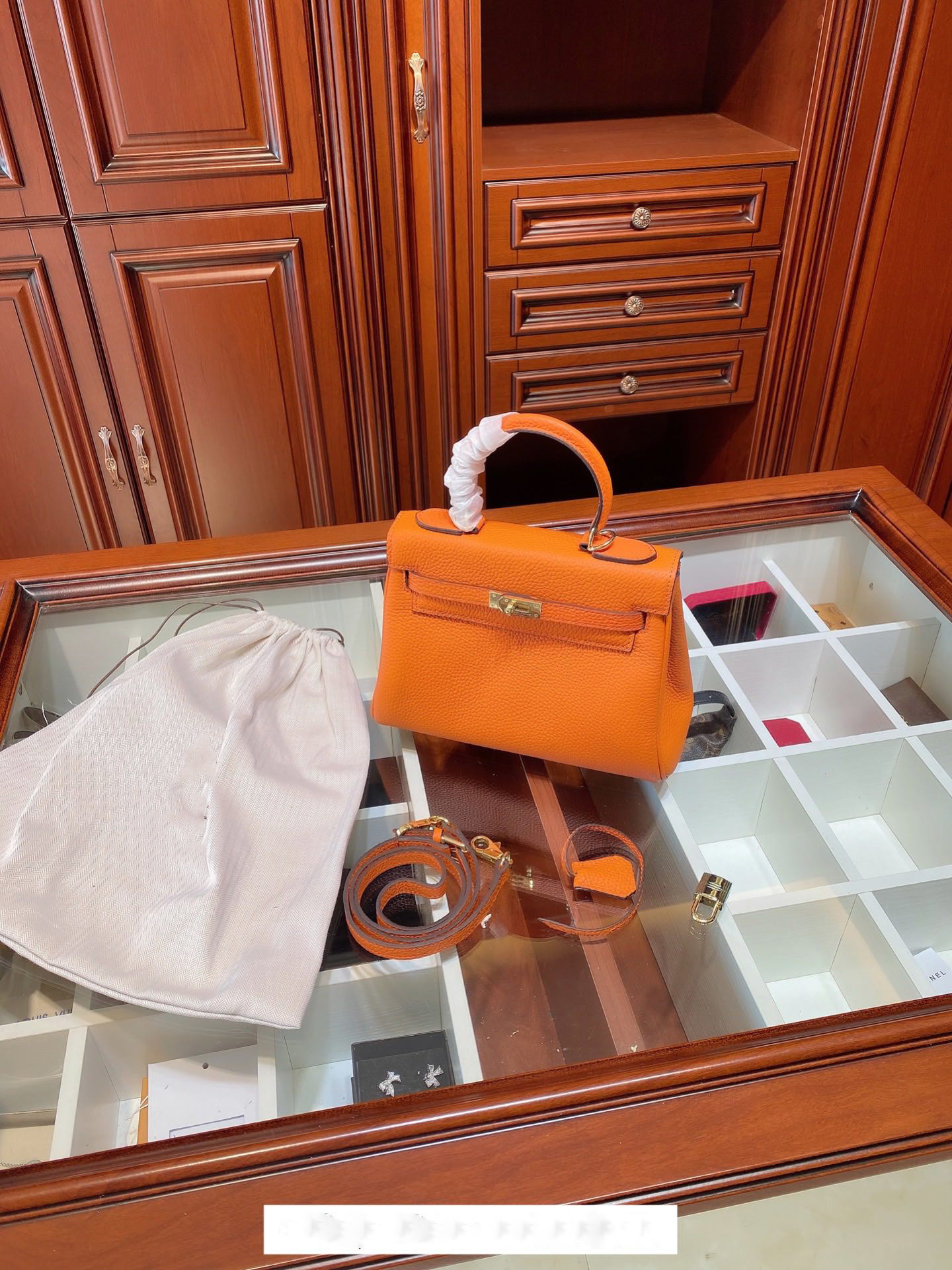 2021 fashionable and beautiful ladies famous shoulder bag leather chain messenger bag fashionable size:25cm1, Orange
2021 fashionable and beautiful ladies famous shoulder bag leather chain messenger bag fashionable size:25cm1, Orange