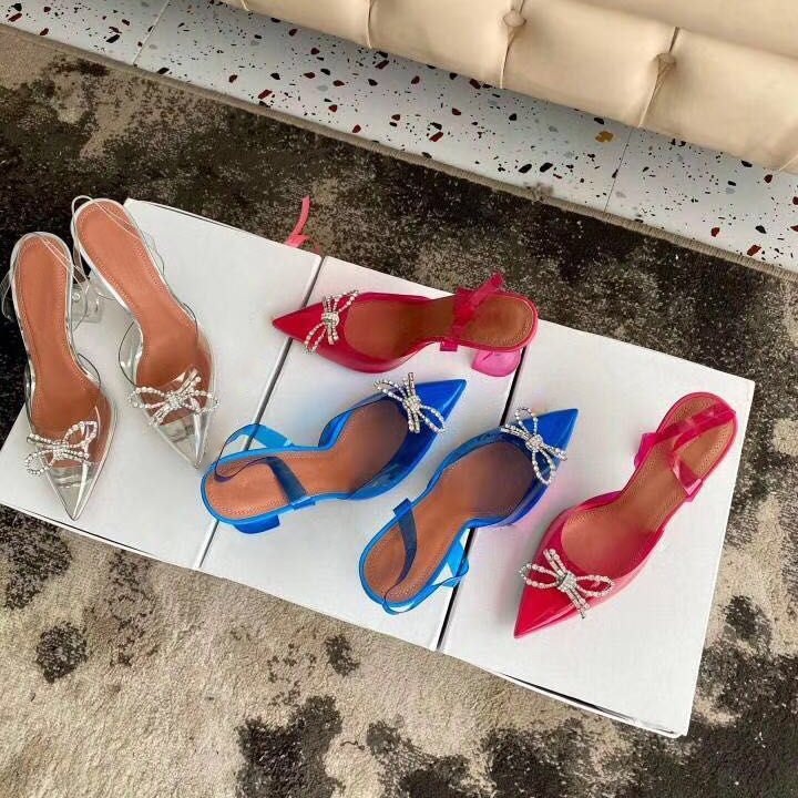 Amina Muaddi Double Button Sandals High Heeled New Ladies Pearl Slippers Colorful Letters Fashion Popular Sandal Womens Style Brand Shoe Ladie Beige SHOES
Amina Muaddi Double Button Sandals High Heeled New Ladies Pearl Slippers Colorful Letters Fashion Popular Sandal Womens Style Brand Shoe Ladie Beige SHOES