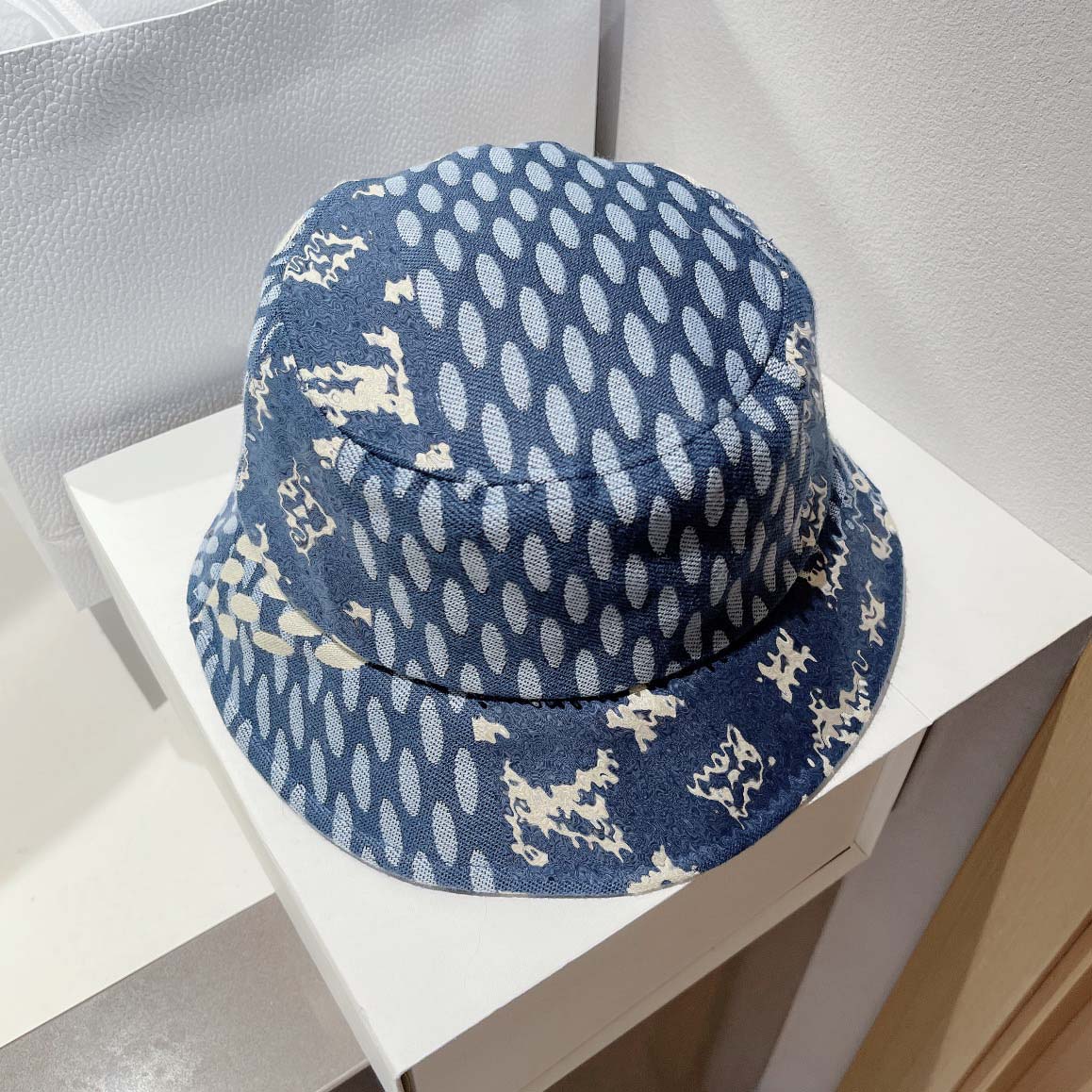 Luxury Designer Bucket Hat men's and women's summer sun hats outdoor tourism BEACH cap party caps high quality9703962, Box
Luxury Designer Bucket Hat men's and women's summer sun hats outdoor tourism BEACH cap party caps high quality9703962, Box