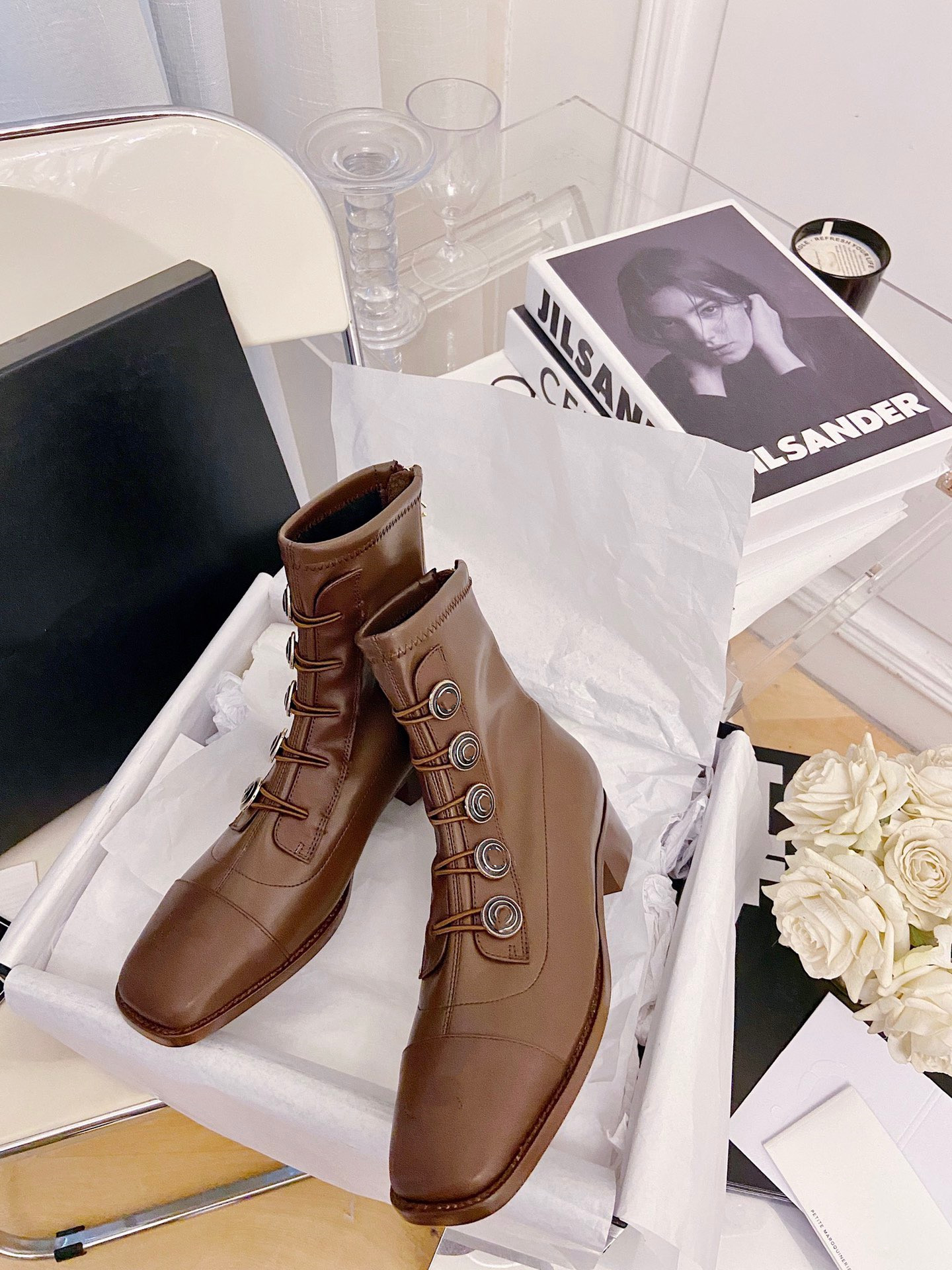 2022 Women Leather Ankle Boot Wonderland Ranger Designer Lady Buckle Canvas Strap Lace-up Rubber Outsole Flat Bootie, Black
2022 Women Leather Ankle Boot Wonderland Ranger Designer Lady Buckle Canvas Strap Lace-up Rubber Outsole Flat Bootie, Black