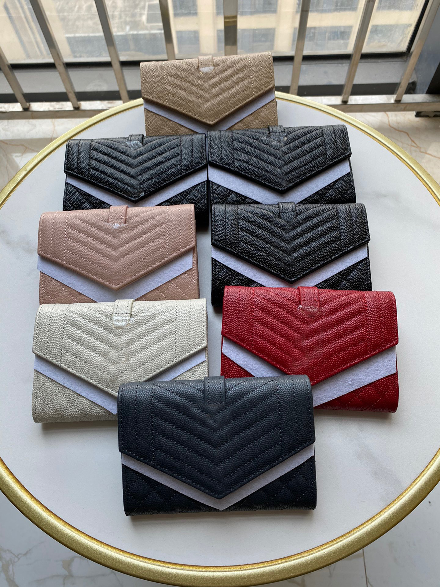 High quality zipper designers short wallets mens for Women leather Business credit card holder men wallet womens with box 001, Pink silver buckle
High quality zipper designers short wallets mens for Women leather Business credit card holder men wallet womens with box 001, Pink silver buckle