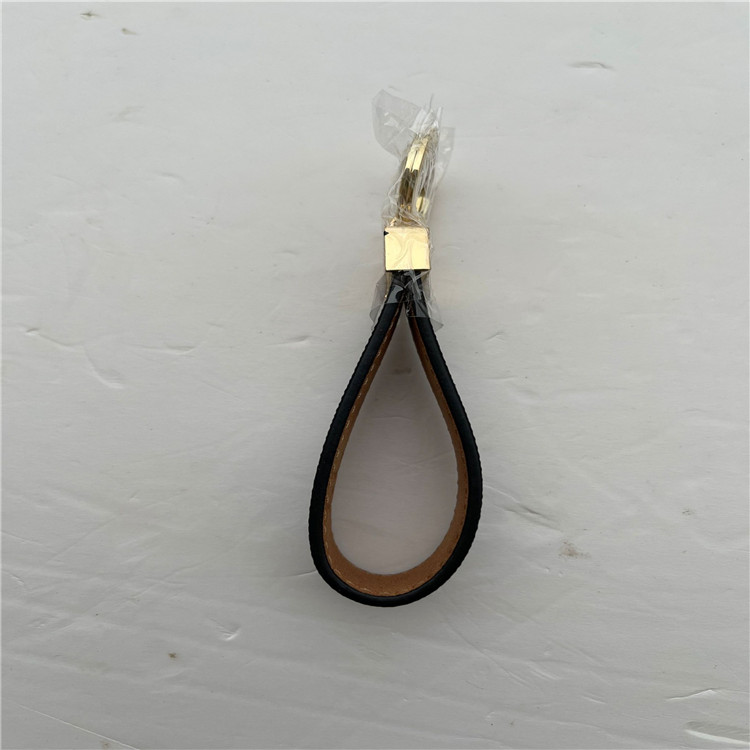 Hot Fashion Key Buckle lovers Car Keychain Handmade Leather Keychains Men Women Bag Pendant Accessories 4 Color
Hot Fashion Key Buckle lovers Car Keychain Handmade Leather Keychains Men Women Bag Pendant Accessories 4 Color