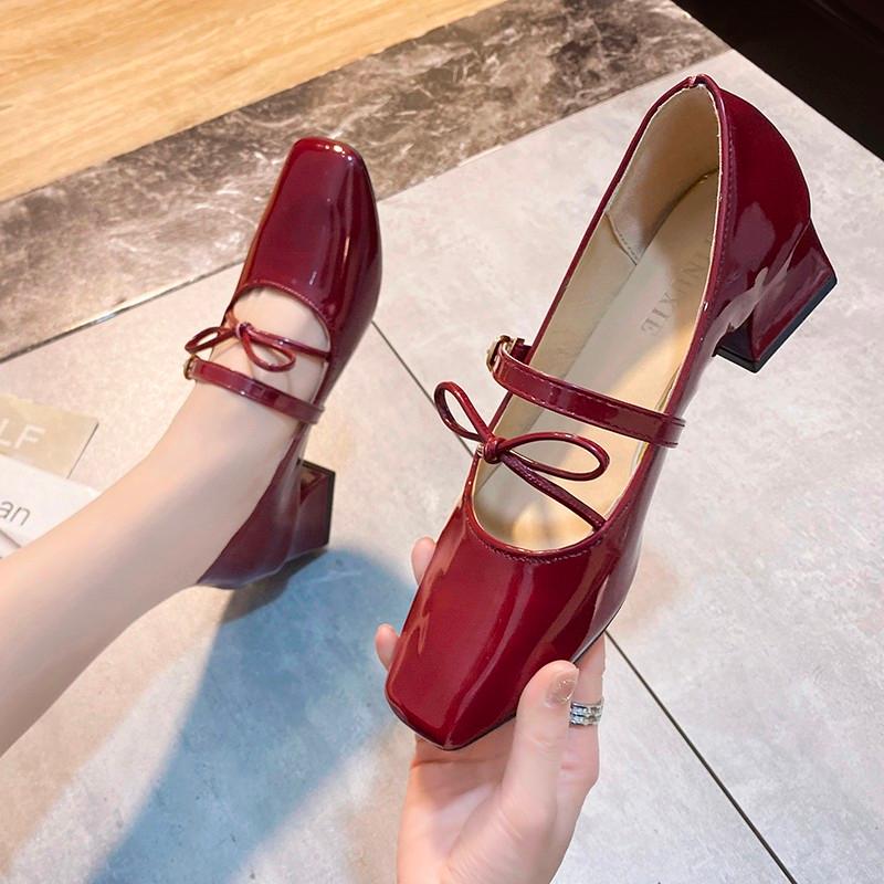 Rimocy Fashion Bow Square Toe Mary Jane Shoes for Women Buckle Strap Patent Leather Pumps Women Mid Heel Wedding Shoes Female, Yellow
Rimocy Fashion Bow Square Toe Mary Jane Shoes for Women Buckle Strap Patent Leather Pumps Women Mid Heel Wedding Shoes Female, Yellow