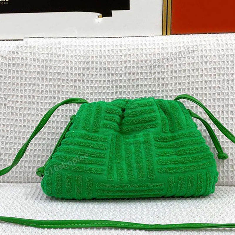 2022 winter new shoulder bags designer clutch luxury woman handbag highend fabric plush small bag leather shoulders strap purse, No bag
2022 winter new shoulder bags designer clutch luxury woman handbag highend fabric plush small bag leather shoulders strap purse, No bag