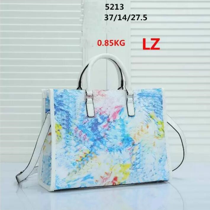 Designers Shoulder bag Handbag Crossbody On The Go Tote Purse Wallets High Capacity Flap Diaper Backpack Letters Floral Printed Women Handbags 5213# 37cm uy, White
Designers Shoulder bag Handbag Crossbody On The Go Tote Purse Wallets High Capacity Flap Diaper Backpack Letters Floral Printed Women Handbags 5213# 37cm uy, White