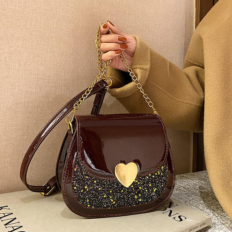 Advanced sense chain bag women's bag new fashion in autumn and winter 2021 patent leather Sequin messenger, Black
Advanced sense chain bag women's bag new fashion in autumn and winter 2021 patent leather Sequin messenger, Black