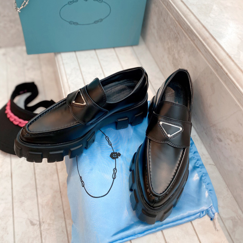 Black polish Platform loafers pointed toes shoes for women luxury designers Triangle logo heavy duty Chunky Sole Monolith Penny Luxe lounge flats factory footwear, Black sooth
Black polish Platform loafers pointed toes shoes for women luxury designers Triangle logo heavy duty Chunky Sole Monolith Penny Luxe lounge flats factory footwear, Black sooth
