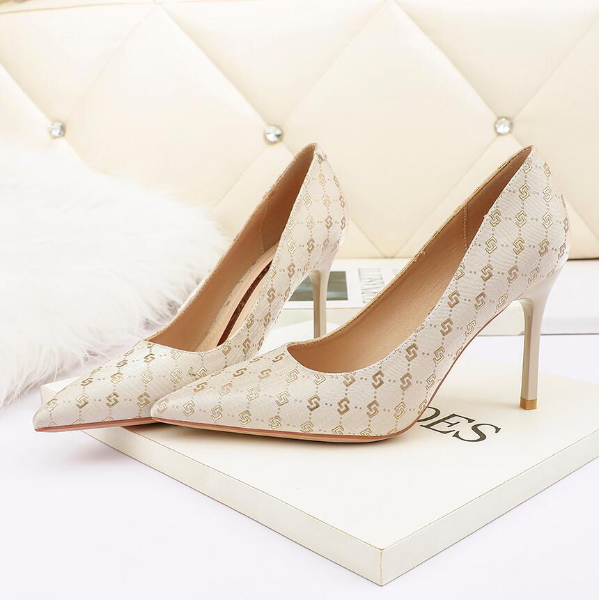 Women Red Bottom Luxurys Designers Shoes High Heels Pointed Toes Satin Shiny Leather Pumps Lady Wedding Sandals, Black
Women Red Bottom Luxurys Designers Shoes High Heels Pointed Toes Satin Shiny Leather Pumps Lady Wedding Sandals, Black