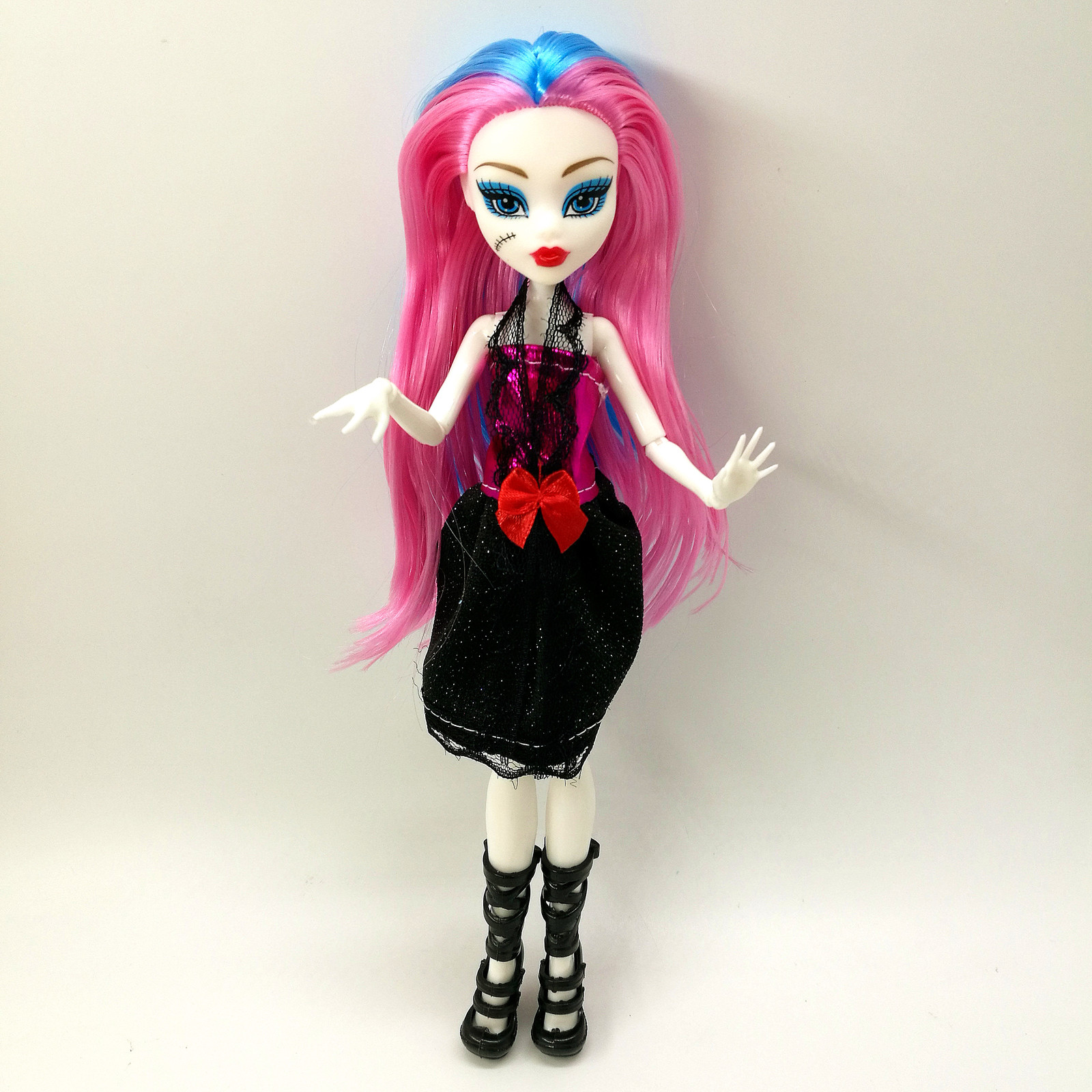 4pcs/lot New style monster fun high Dolls Draculaura hight Moveable Joint,children best gift Wholesale fashion 0222
4pcs/lot New style monster fun high Dolls Draculaura hight Moveable Joint,children best gift Wholesale fashion 0222