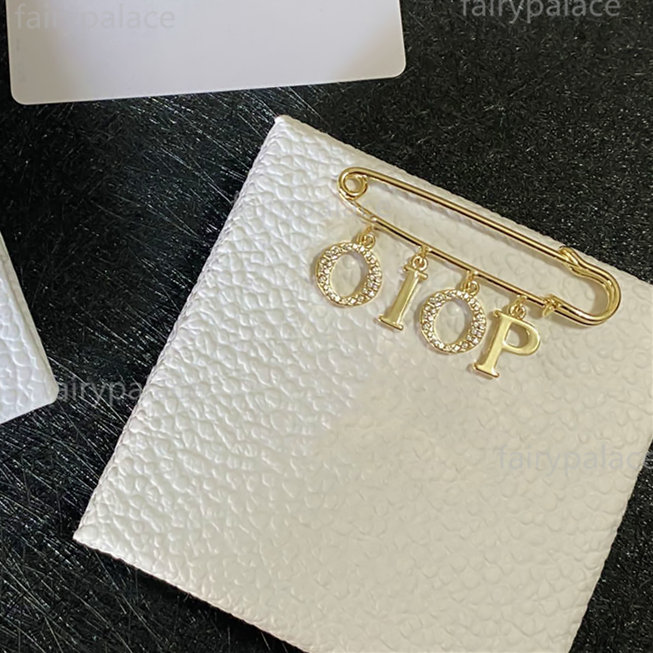Fashion Charm Designer Brooch Letter Diamond Brooches Pin Tassel Women Jewelry Clothing Decoration high quality
Fashion Charm Designer Brooch Letter Diamond Brooches Pin Tassel Women Jewelry Clothing Decoration high quality