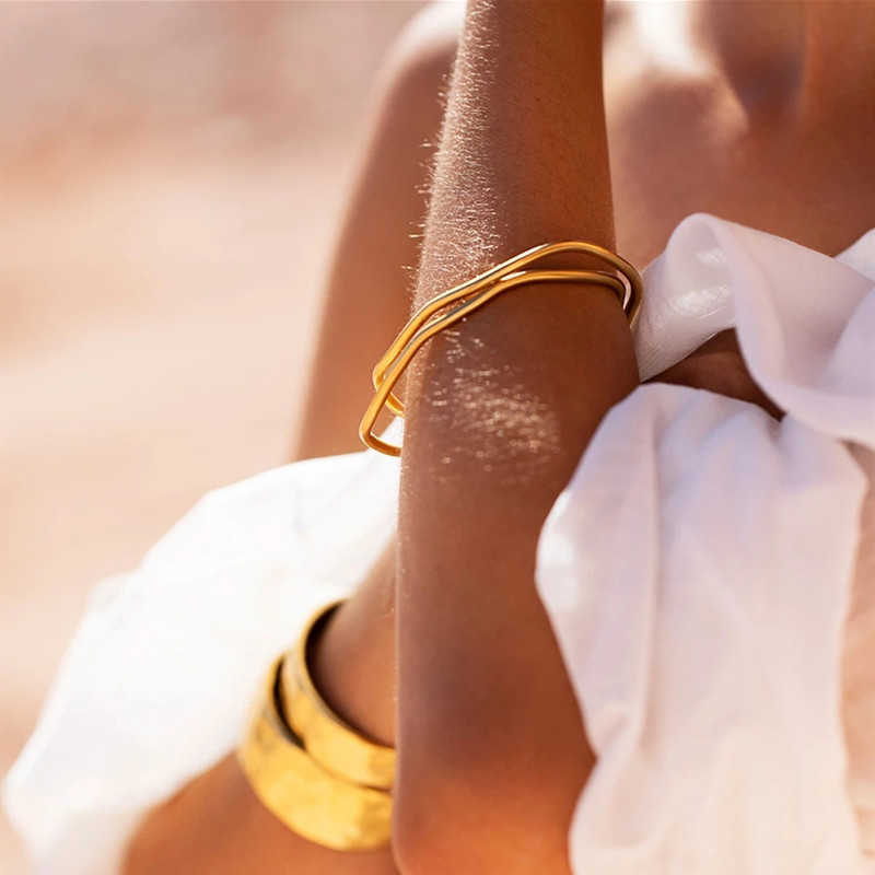 Ghidbk Vintage Minimalist 59mm Perimeter Gold Silver Color Irregular Shaped Wave Bangles Women Summer Stainless Steel Bracelets Q0719
Ghidbk Vintage Minimalist 59mm Perimeter Gold Silver Color Irregular Shaped Wave Bangles Women Summer Stainless Steel Bracelets Q0719