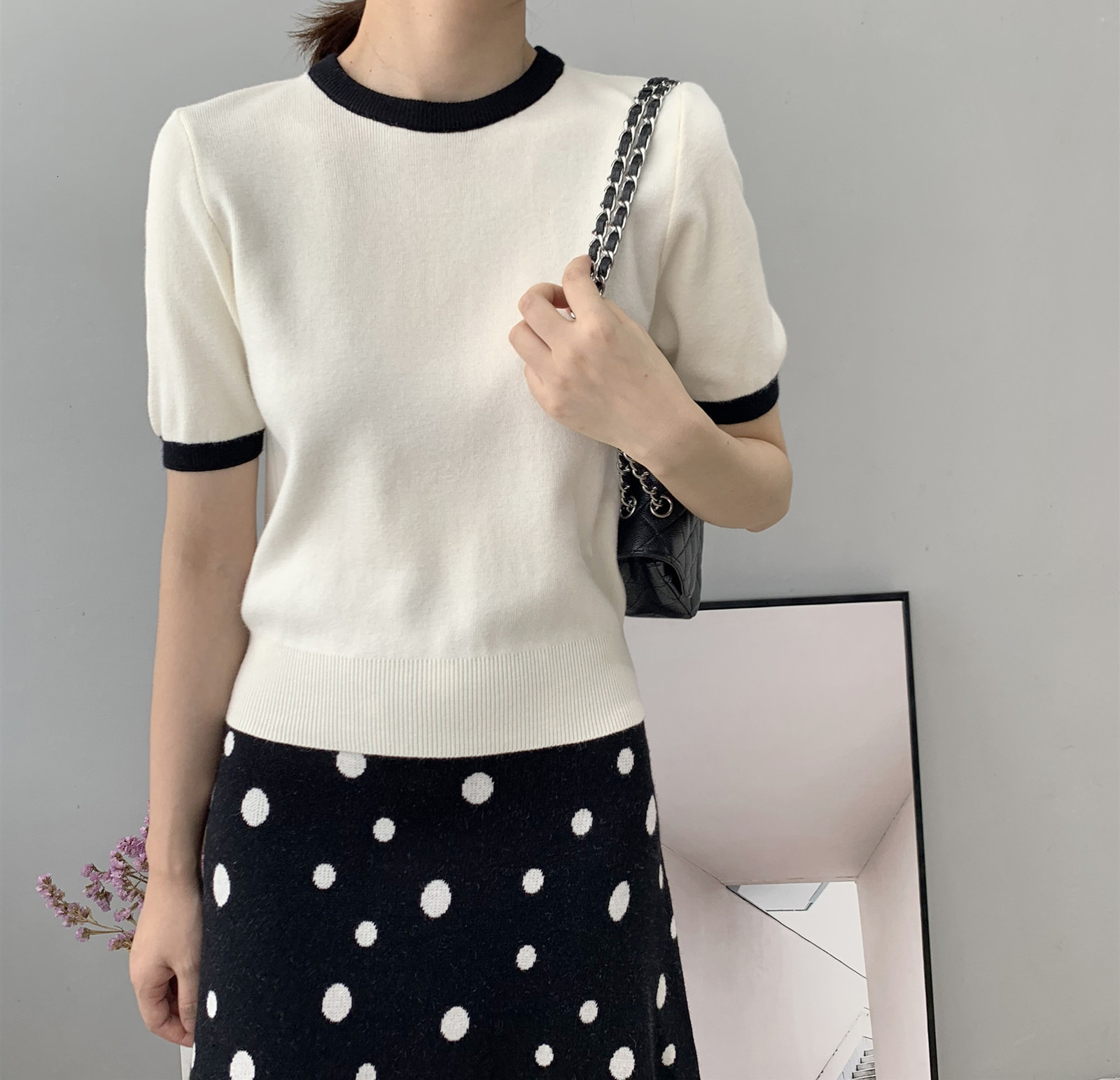 2021 Women in Short Sleeves Knitted Neck Striped Fine Women's Pullovers White Pull Femme Sweater 9uzr, Red.
2021 Women in Short Sleeves Knitted Neck Striped Fine Women's Pullovers White Pull Femme Sweater 9uzr, Red.
