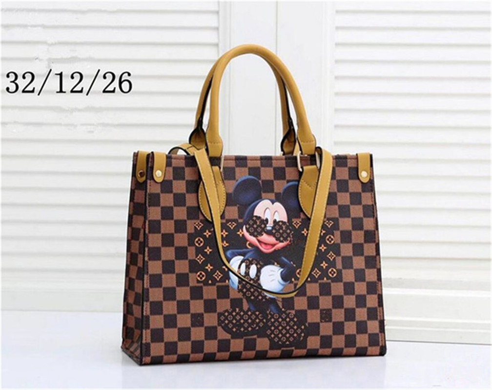 Latest 33cm Women Designers Handbags Crossbody Bags banquet Summer Gradient Color Large-capacity Mommy Shopping Bag Fashion Tote Shoulder Purse ON THE GO onthego, S15
Latest 33cm Women Designers Handbags Crossbody Bags banquet Summer Gradient Color Large-capacity Mommy Shopping Bag Fashion Tote Shoulder Purse ON THE GO onthego, S15