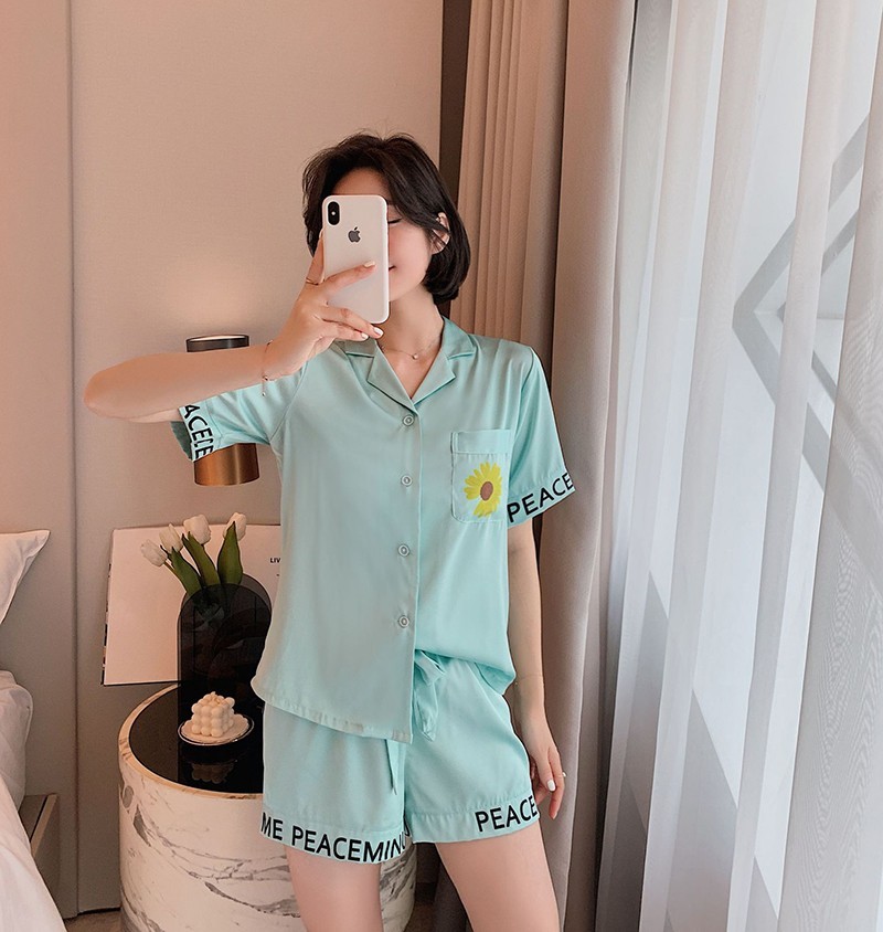 Green Daisy Printed 2pcs Female Pajamas Cute Nightwear Satan Short Shirt Sleeve & Shorts Home to Wear Summer Dress Jskb, Pink
Green Daisy Printed 2pcs Female Pajamas Cute Nightwear Satan Short Shirt Sleeve & Shorts Home to Wear Summer Dress Jskb, Pink