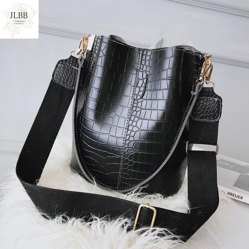 Alligator women bucket Shoulder Bag large capacity PU Leather lady handbag Luxury Designer Female Crossbody Bag bolsos mujer, Black
Alligator women bucket Shoulder Bag large capacity PU Leather lady handbag Luxury Designer Female Crossbody Bag bolsos mujer, Black