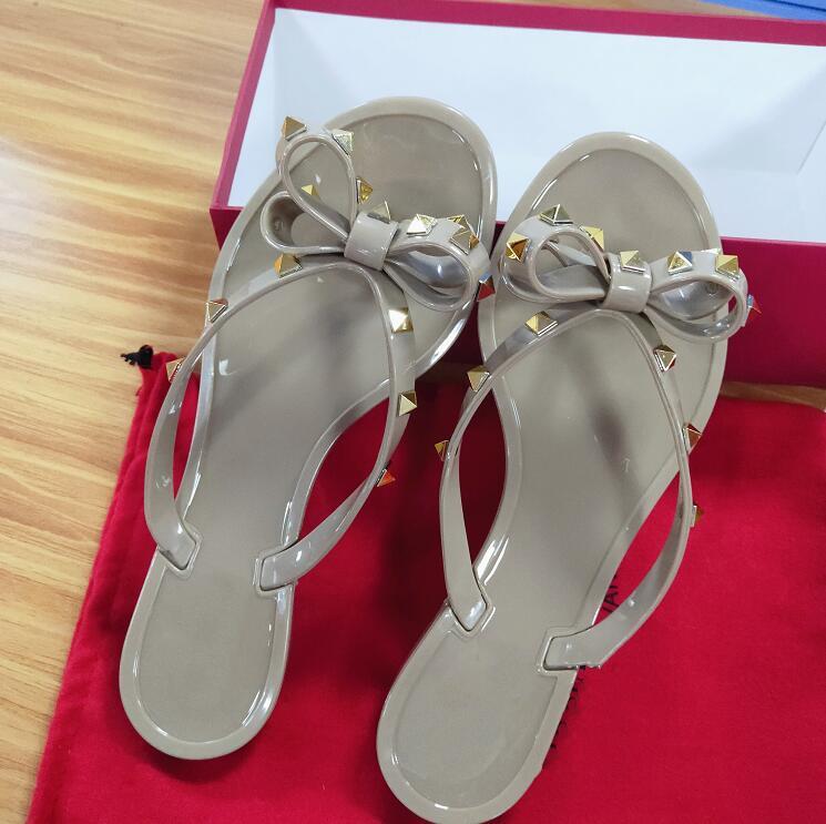 2021 wommen shoes designer sandals Women slippers Fashion Slipper rivet Platform Slide Lady Studded sandal with Box, Black
2021 wommen shoes designer sandals Women slippers Fashion Slipper rivet Platform Slide Lady Studded sandal with Box, Black