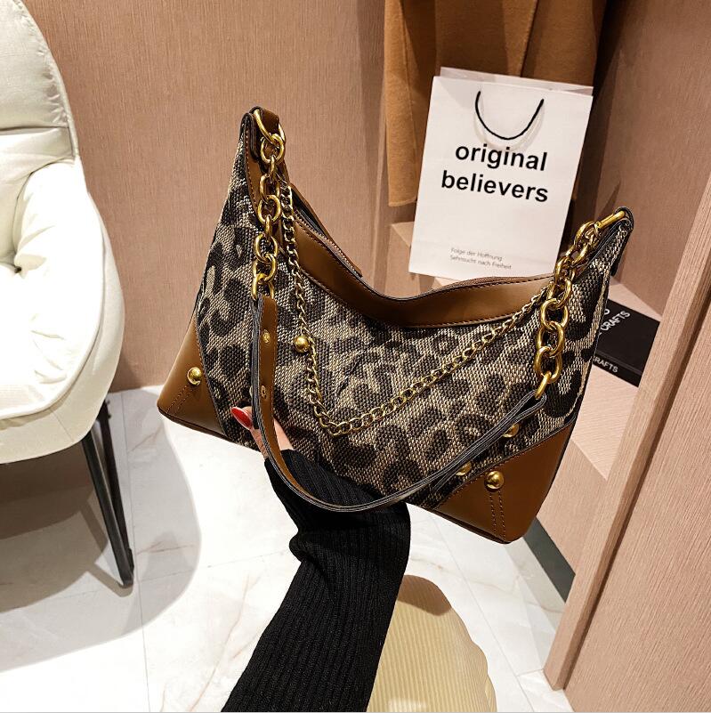 Wholesale factory street trend rivet shoulder bags retro contrast leather backpack European and American popular Leopard handbag cross plaid fashion chain bag, Plaid(boutique box)
Wholesale factory street trend rivet shoulder bags retro contrast leather backpack European and American popular Leopard handbag cross plaid fashion chain bag, Plaid(boutique box)