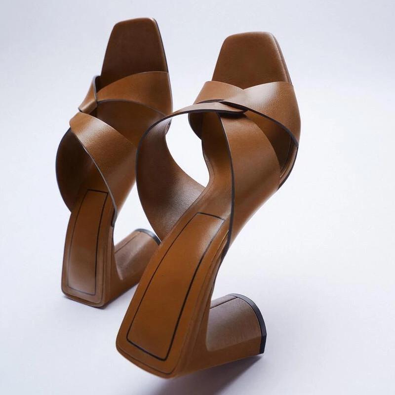 Slippers Women 2021 Summer Fashion Brown Designer Shoes Thick Heels Cross Upper Women's Sandals Sexy Quality Slides
Slippers Women 2021 Summer Fashion Brown Designer Shoes Thick Heels Cross Upper Women's Sandals Sexy Quality Slides