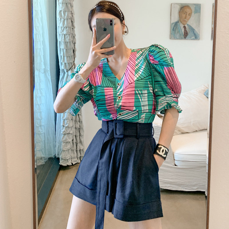new arrival fashion for women office lady summer elegant temperament shorts and puff sleeve print shirt two piece sets leva, Black;gray
new arrival fashion for women office lady summer elegant temperament shorts and puff sleeve print shirt two piece sets leva, Black;gray
