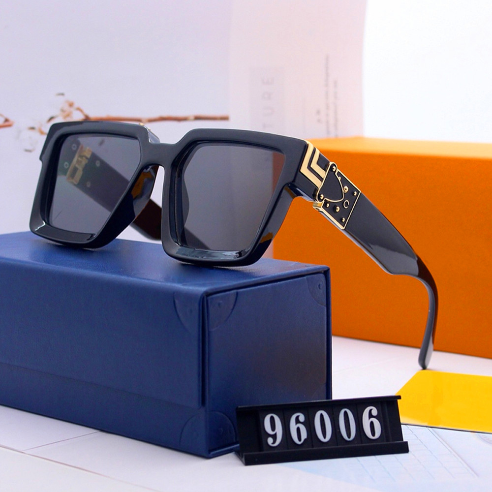 Luxury Designer Sunglasses Men Women Fashion Sun glasses UV400 Big Frame Vintage Metal hinge Eyewear with Box
Luxury Designer Sunglasses Men Women Fashion Sun glasses UV400 Big Frame Vintage Metal hinge Eyewear with Box