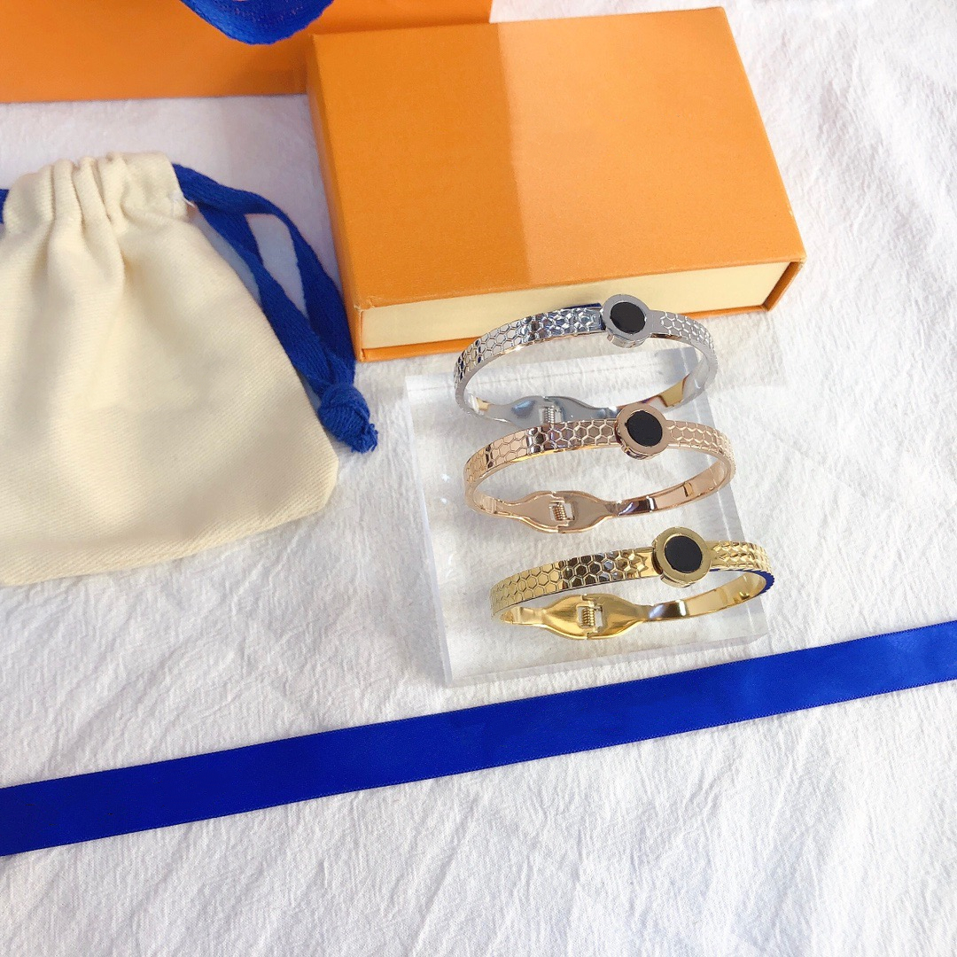 Designer Bangle Silver Love Bracelet Men Jewelry Women Gold Bracelets Chain Fashion Personality
Designer Bangle Silver Love Bracelet Men Jewelry Women Gold Bracelets Chain Fashion Personality