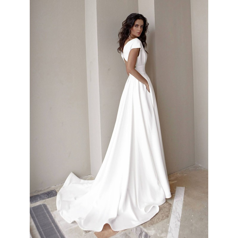 Moderate V-neck wedding dress 2021 fashionable short-sleeved sweeping train slit with pocket bridal dress, Ivory
Moderate V-neck wedding dress 2021 fashionable short-sleeved sweeping train slit with pocket bridal dress, Ivory