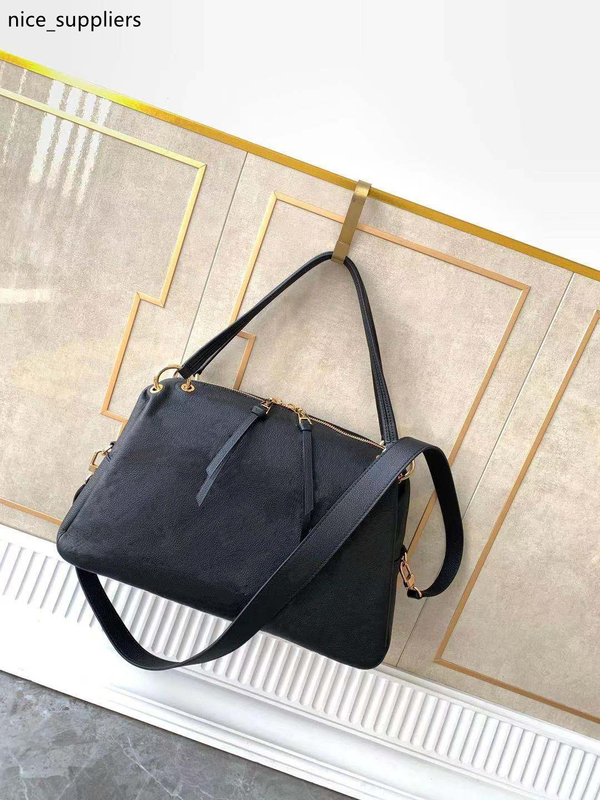PONTHIEU PM TOTE BAG WOMEN HANDBAGS ICONIC BAGS TOP HANDLES SHOULDER BAGS TOTES CROSS BODY BAG CLUTCHES EVENING bags with a removable strap, With dust bag
PONTHIEU PM TOTE BAG WOMEN HANDBAGS ICONIC BAGS TOP HANDLES SHOULDER BAGS TOTES CROSS BODY BAG CLUTCHES EVENING bags with a removable strap, With dust bag
