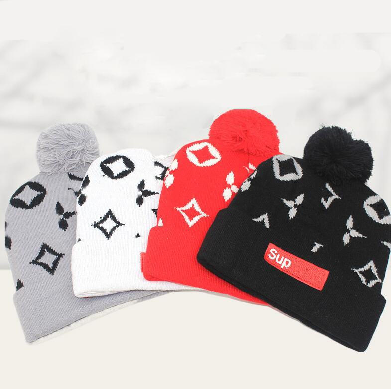Luxury Knitted Hat Old Flowers Designer Beanie Cap Mens Fitted Hats Unisex Letters Embroidery Print Casual Skull Caps Outdoor Fashion High Quality 4 Colors, #1
Luxury Knitted Hat Old Flowers Designer Beanie Cap Mens Fitted Hats Unisex Letters Embroidery Print Casual Skull Caps Outdoor Fashion High Quality 4 Colors, #1