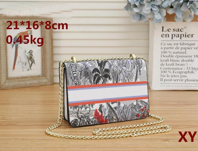 2021 style designer bag embroidered canvas handbag fashion chain high quality ladies one-shoulder messenger bags
2021 style designer bag embroidered canvas handbag fashion chain high quality ladies one-shoulder messenger bags