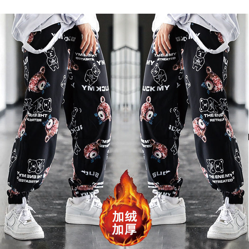 2021 New Fleece-forrado Masculinas Urso Dos Desenhos Animados Impresso Tornozelo Com Tiras Calas Outono Inverno Rua Dana Hip-hop Moda Solta, Midweight
2021 New Fleece-forrado Masculinas Urso Dos Desenhos Animados Impresso Tornozelo Com Tiras Calas Outono Inverno Rua Dana Hip-hop Moda Solta, Midweight