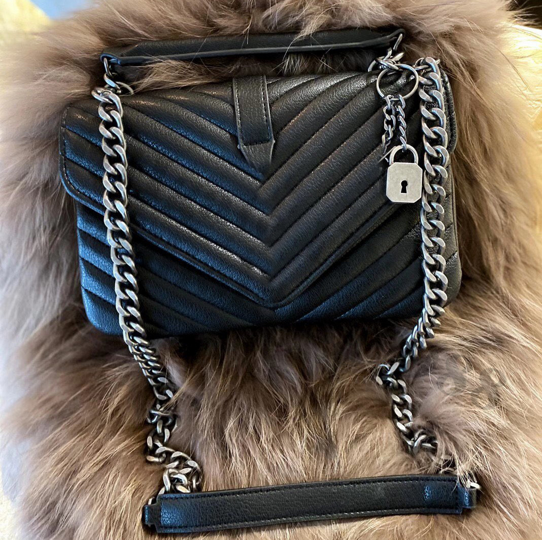 Hot Ladies Chains One Shoulder Cross Body Hand Bags Fashion Brand Women Summer Party Handbags Chain Spring Mini Small Side Crossbody Handbag, Make up the difference
Hot Ladies Chains One Shoulder Cross Body Hand Bags Fashion Brand Women Summer Party Handbags Chain Spring Mini Small Side Crossbody Handbag, Make up the difference