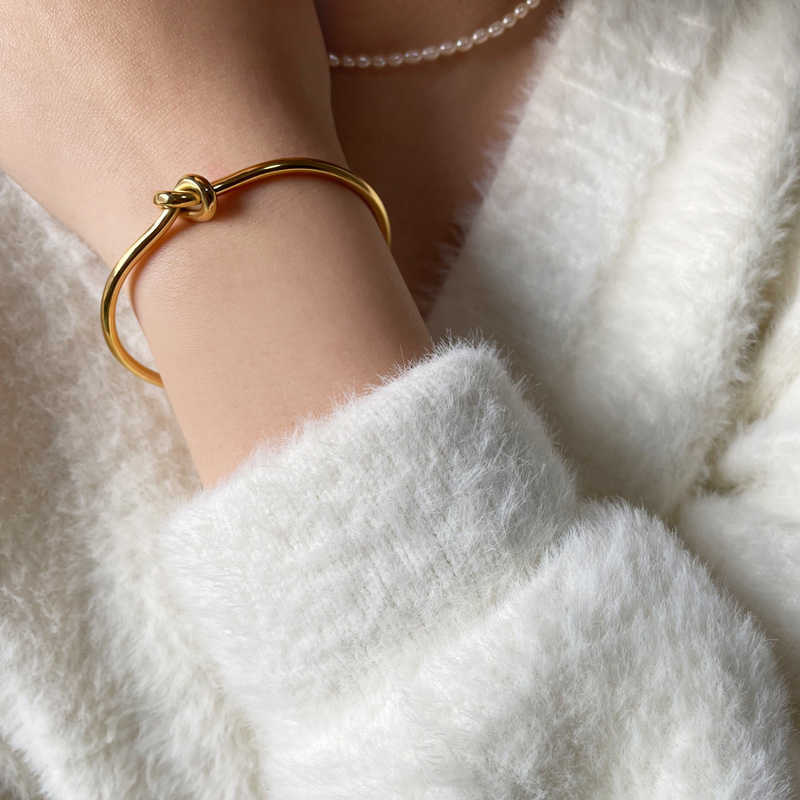 Ghidbk Vintage Minimalist 3.0/3.5mm Thick Knotted Open Bangles in Stainless Statement Steel Street Style Bracelets Women Jewelry Q0719
Ghidbk Vintage Minimalist 3.0/3.5mm Thick Knotted Open Bangles in Stainless Statement Steel Street Style Bracelets Women Jewelry Q0719