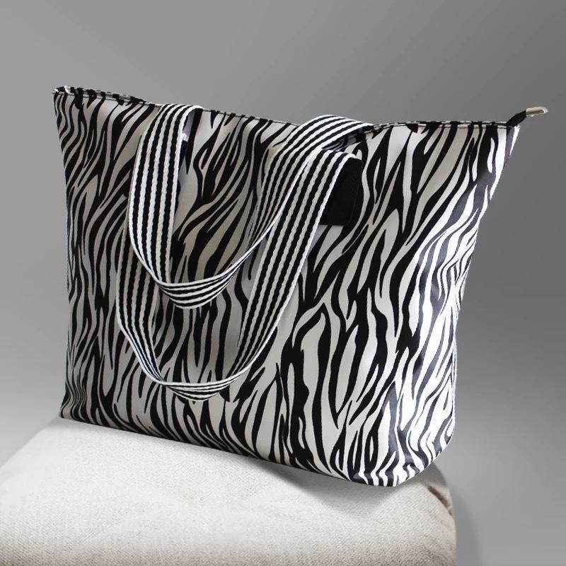 Beach bag women New Nylon totes bag Jumbo large capacity big striped print letter shopping brand 2021 spring summer, Stripe
Beach bag women New Nylon totes bag Jumbo large capacity big striped print letter shopping brand 2021 spring summer, Stripe