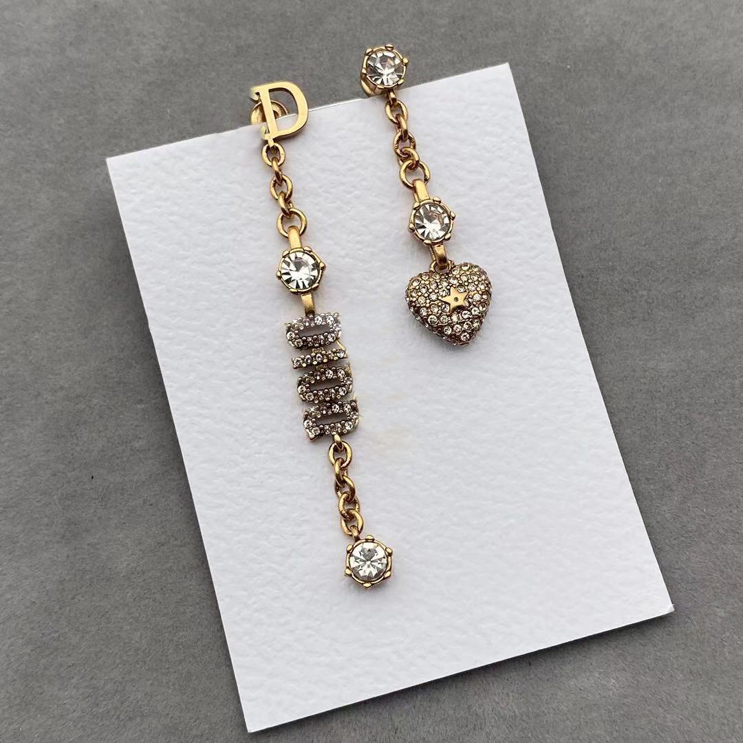 Classic Charm Letters Earrings Studs Retro Heart Designer Ear Stud Women Brand Earring Jewelry Gift For Party Anniversary Chain Set Gold with Box
Classic Charm Letters Earrings Studs Retro Heart Designer Ear Stud Women Brand Earring Jewelry Gift For Party Anniversary Chain Set Gold with Box
