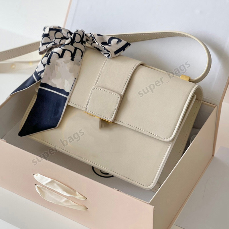 30 MONTAIGNE handbag blue jacquard Oblique print women shoulder bags designer luxury can be carried shoulders or cross-body embroidered leather
30 MONTAIGNE handbag blue jacquard Oblique print women shoulder bags designer luxury can be carried shoulders or cross-body embroidered leather