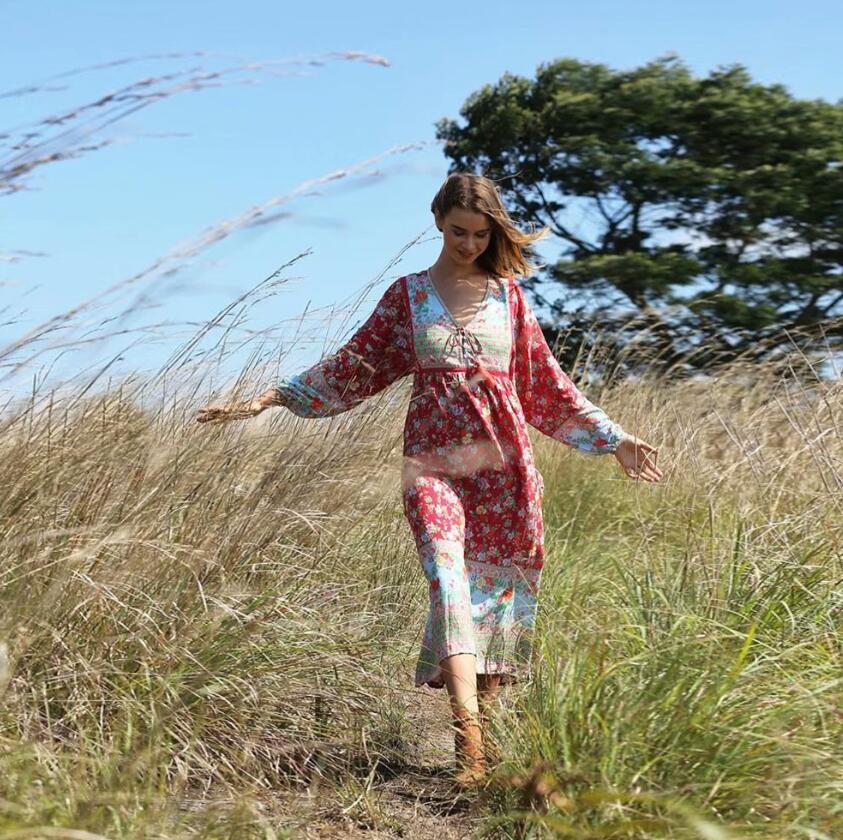 Holiday Lacing up V neck Location Red Rose Flower Dress Summer Ethnic Woman Long Sleeve Tassel Long Dresses BOHO Vestido
Holiday Lacing up V neck Location Red Rose Flower Dress Summer Ethnic Woman Long Sleeve Tassel Long Dresses BOHO Vestido