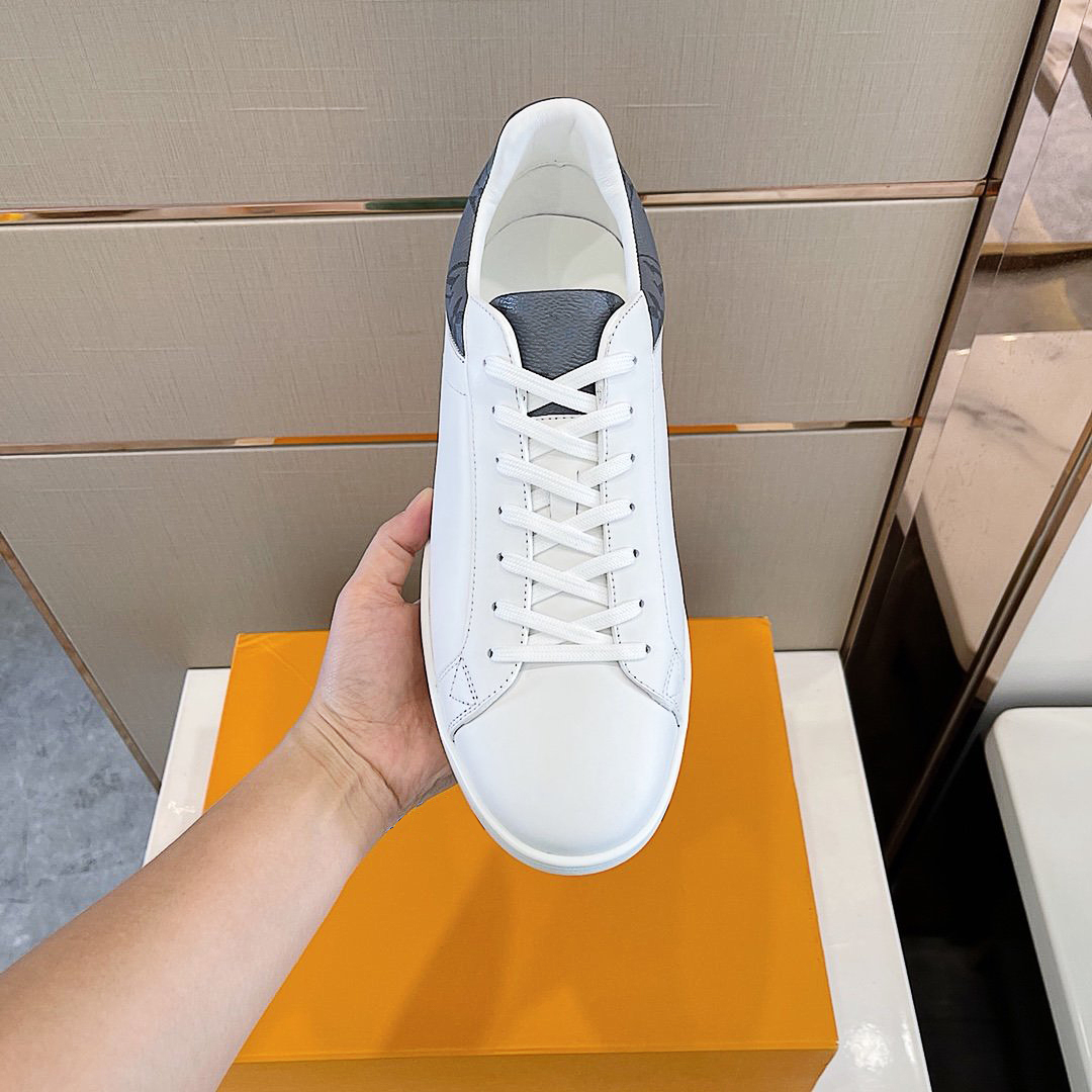 Top quality luxury designer shoes casual sneakers breathable Calfskin with floral embellished rubber outsole White silk sports are size38-45, As picture 1
Top quality luxury designer shoes casual sneakers breathable Calfskin with floral embellished rubber outsole White silk sports are size38-45, As picture 1