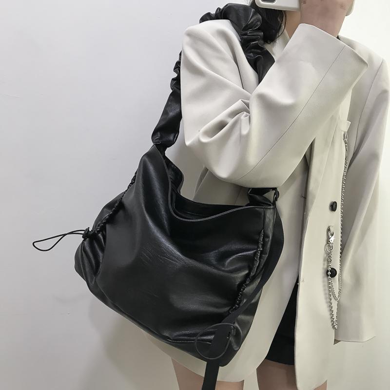 Fashion Retro Solid Color Crossbody Bag Women Pleated Cloud PU Totes Travel Streetwear Large Capacity Shoulder Messenger Pouch, Black
Fashion Retro Solid Color Crossbody Bag Women Pleated Cloud PU Totes Travel Streetwear Large Capacity Shoulder Messenger Pouch, Black