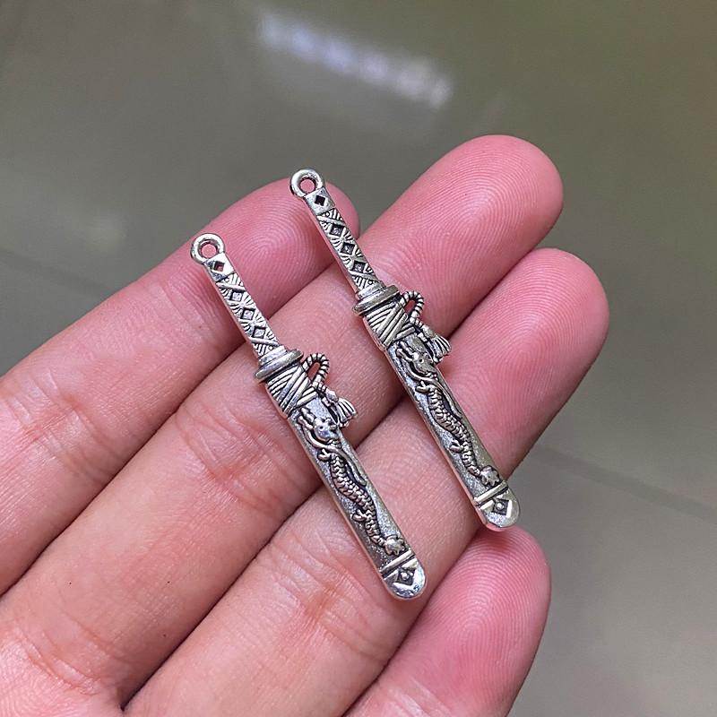 Charms 18pcs 45x8mm Sword Connector Pendants Jewelry Making DIY Men's WomenNecklace Bracelet Handmade Crafts Accessories, Bronze;silver
Charms 18pcs 45x8mm Sword Connector Pendants Jewelry Making DIY Men's WomenNecklace Bracelet Handmade Crafts Accessories, Bronze;silver