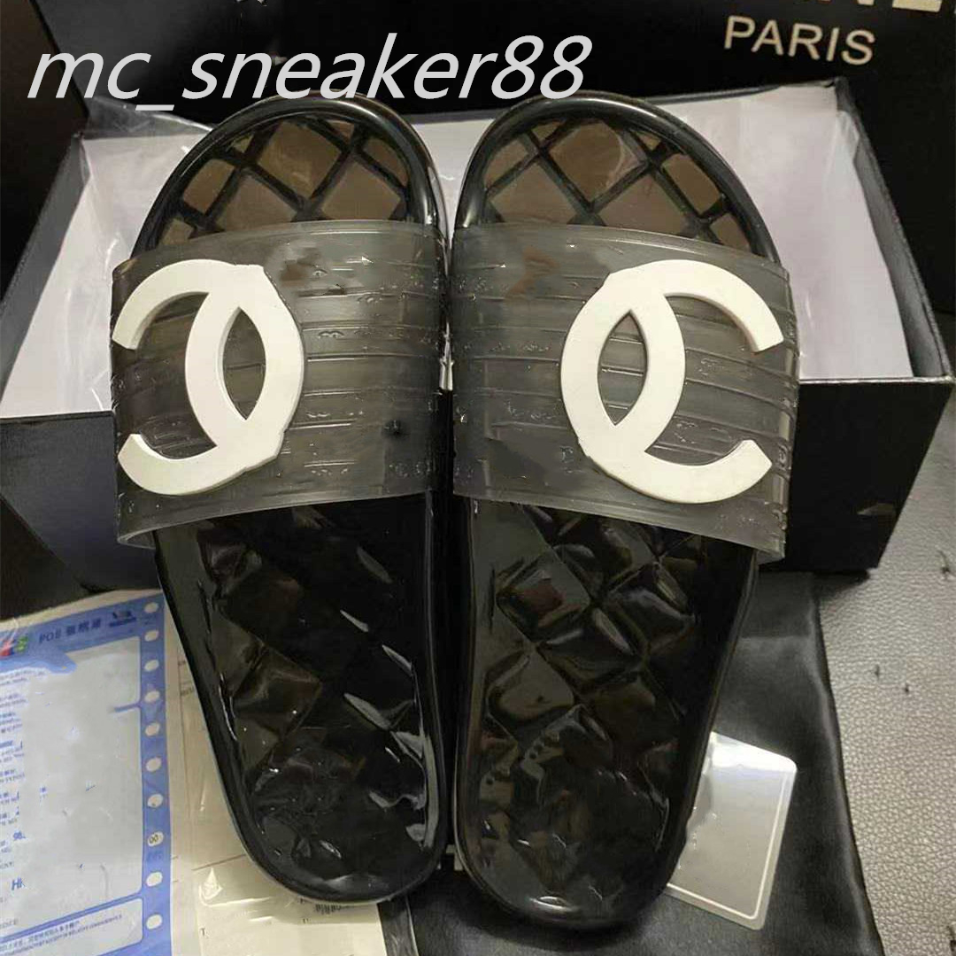 2021 summer Women Designers Sandals Flat Slides Transparent crystal bottom luxury slippers platform Alphabet lady size 35-41, Black
2021 summer Women Designers Sandals Flat Slides Transparent crystal bottom luxury slippers platform Alphabet lady size 35-41, Black