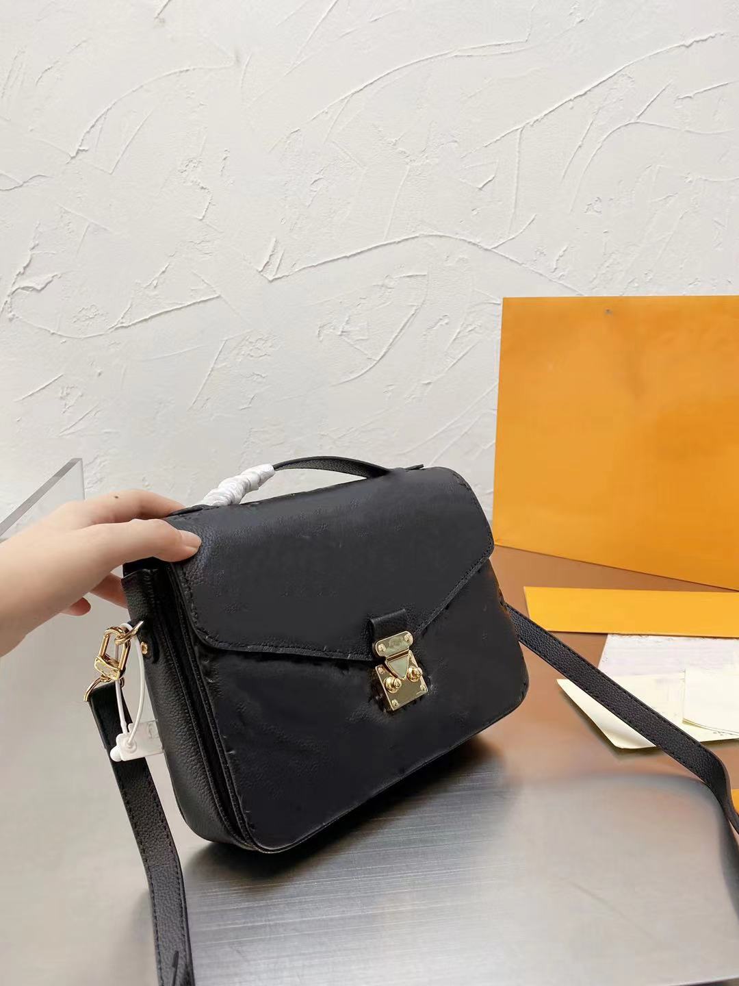 Designer bag classic presbyopia high quality calfskin embossed flower fashion luxury messenger bags diagonal one-shoulder handbag, Box
Designer bag classic presbyopia high quality calfskin embossed flower fashion luxury messenger bags diagonal one-shoulder handbag, Box