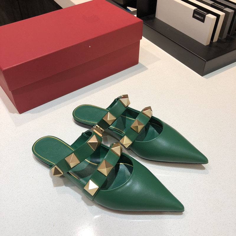 35-42 womens sandals and slippers designer's classic Rivet metal button flat bottom design, exquisite leather material, soft luxurious Technology, Red
35-42 womens sandals and slippers designer's classic Rivet metal button flat bottom design, exquisite leather material, soft luxurious Technology, Red