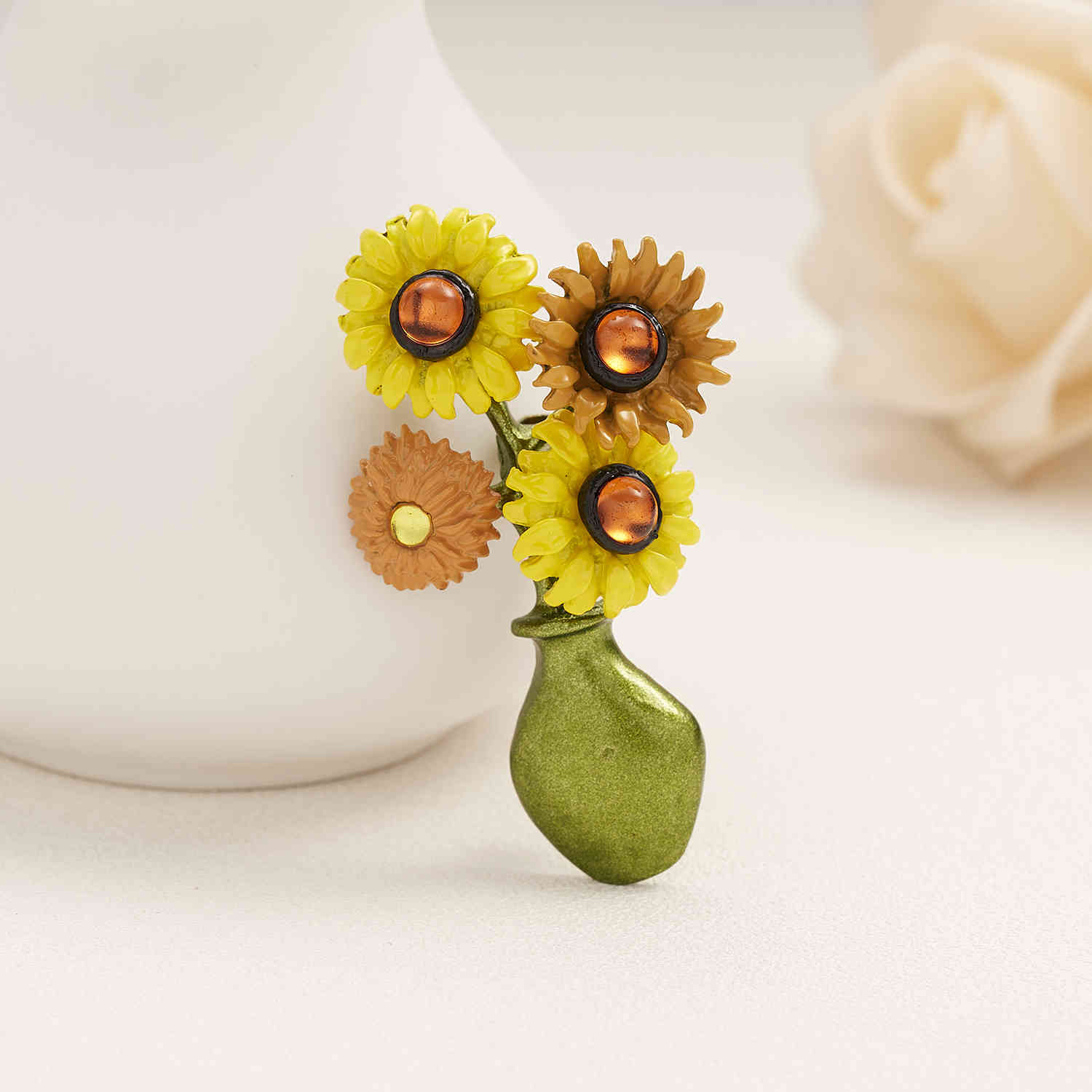 Sunflower Vase Design For Women Cute Small Daisy Rose Flower Pin Elegant Suit Cardigan Brooch Girl Party Jewelry
Sunflower Vase Design For Women Cute Small Daisy Rose Flower Pin Elegant Suit Cardigan Brooch Girl Party Jewelry