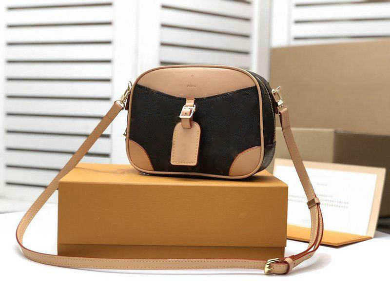 Designer Luxury DEAUVILLE MINI Canvas Hand Bag Purse Brown Leather M45528 ladies Shoulder Size: 21x16x7CM
Designer Luxury DEAUVILLE MINI Canvas Hand Bag Purse Brown Leather M45528 ladies Shoulder Size: 21x16x7CM